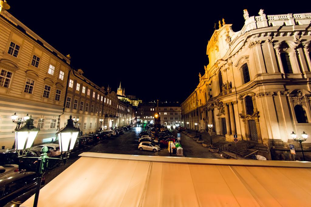 Three Golden Crowns Praag